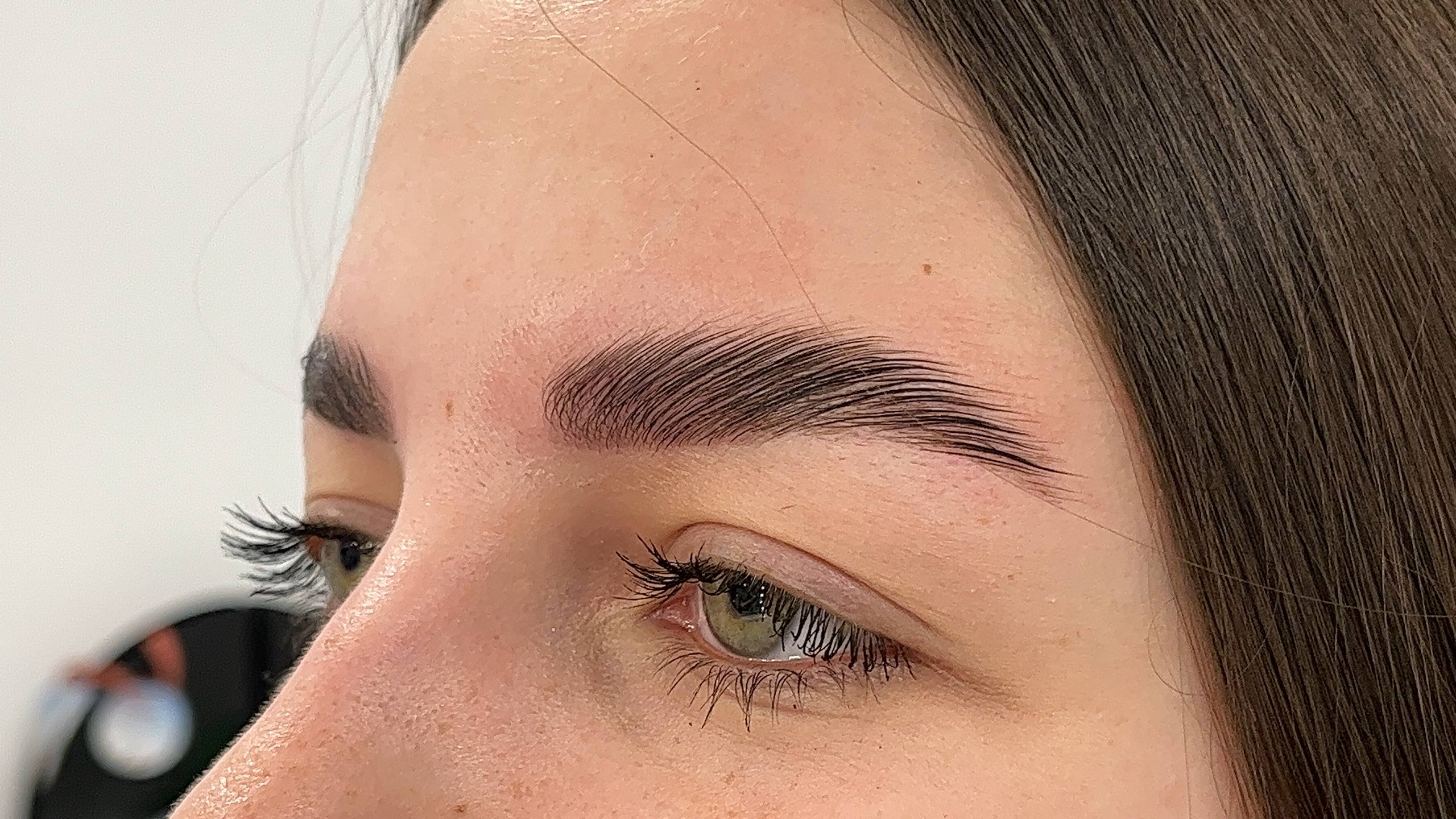 Нарощування вій